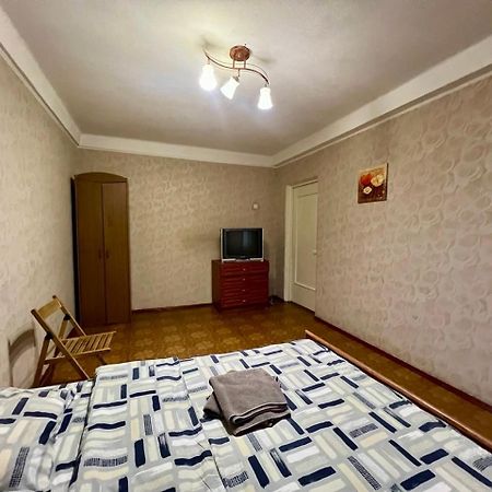 Квартира эконом-класса возле метро Левобережная Киев Экстерьер фото