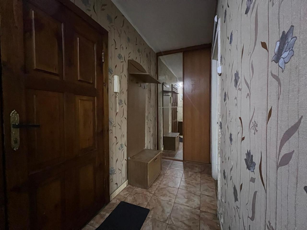 Квартира эконом-класса возле метро Левобережная Киев Экстерьер фото