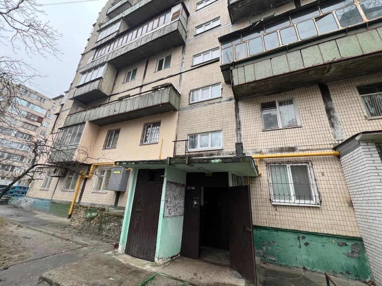 Квартира эконом-класса возле метро Левобережная Киев Экстерьер фото